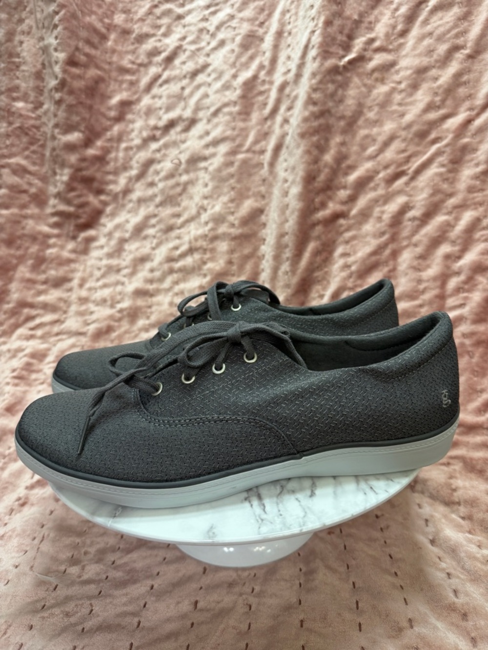 NWT Grasshopper Ortholite Sneaker - gray color 11 n nwt